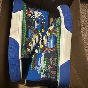 Sonic the Hedgehog Kids High-Top Sneakers - Blue and sleepers bundle